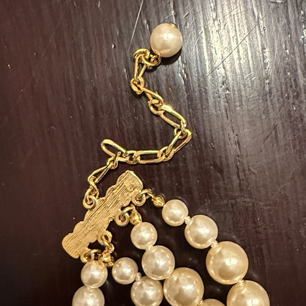 Elegant Gold Pearl Bracelet - Picture 3 of 4